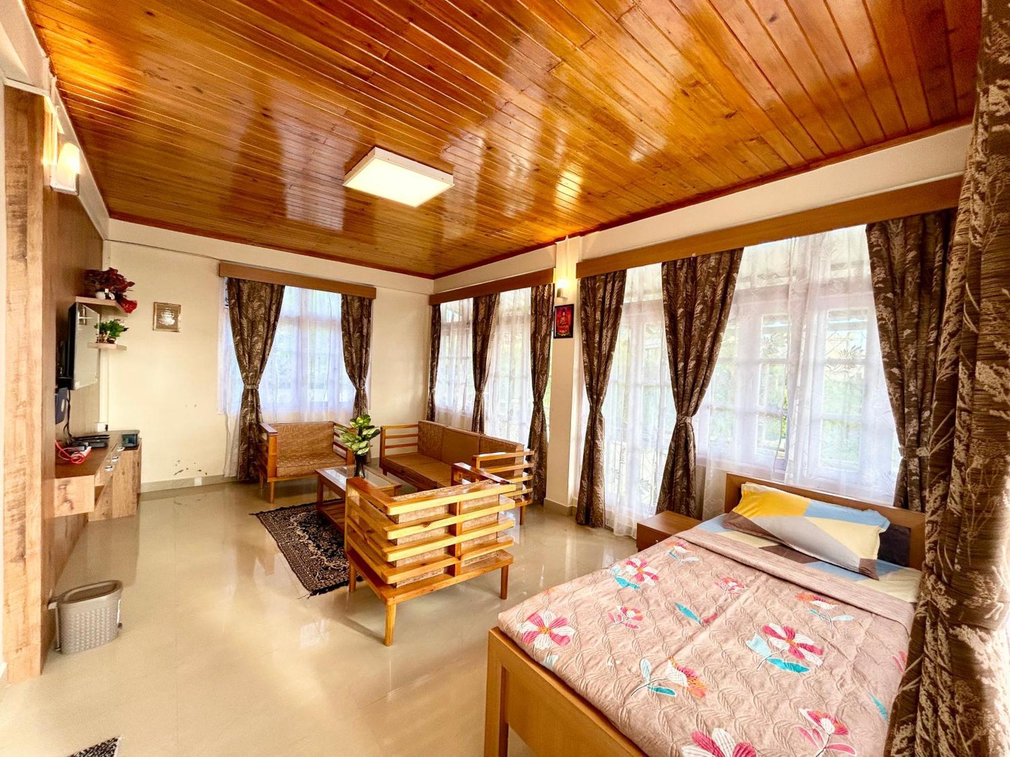 Yepplo Holiday Home - Complimentary Breakfast - 24 Hrs Caretaker & Power Backup 실롱 외부 사진