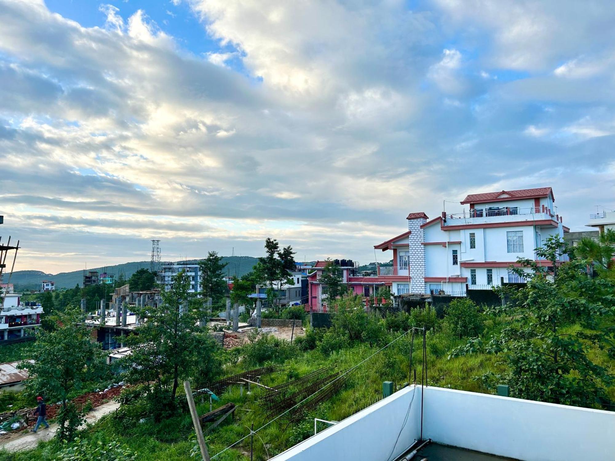 Yepplo Holiday Home - Complimentary Breakfast - 24 Hrs Caretaker & Power Backup 실롱 외부 사진