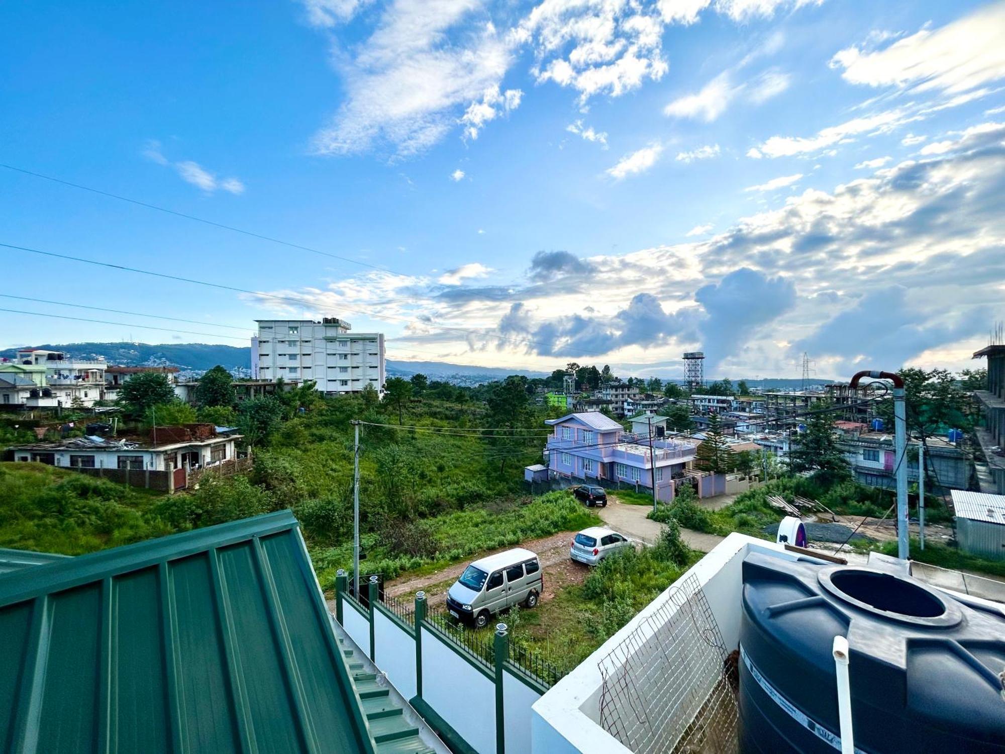 Yepplo Holiday Home - Complimentary Breakfast - 24 Hrs Caretaker & Power Backup 실롱 외부 사진