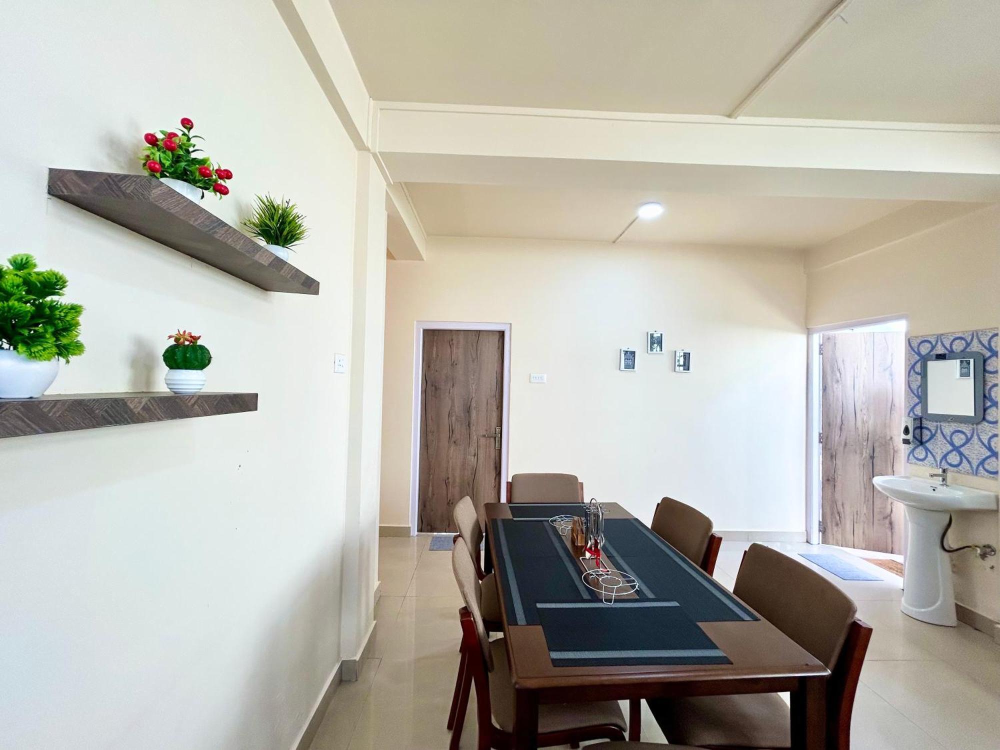 Yepplo Holiday Home - Complimentary Breakfast - 24 Hrs Caretaker & Power Backup 실롱 외부 사진
