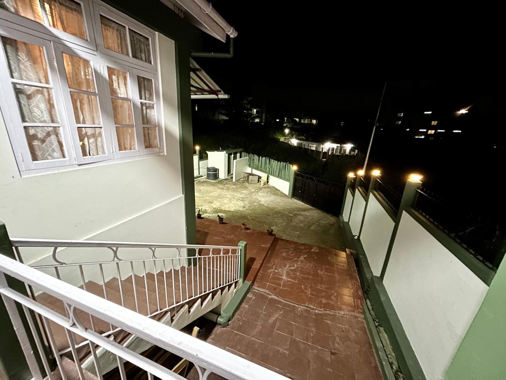 Yepplo Holiday Home - Complimentary Breakfast - 24 Hrs Caretaker & Power Backup 실롱 외부 사진