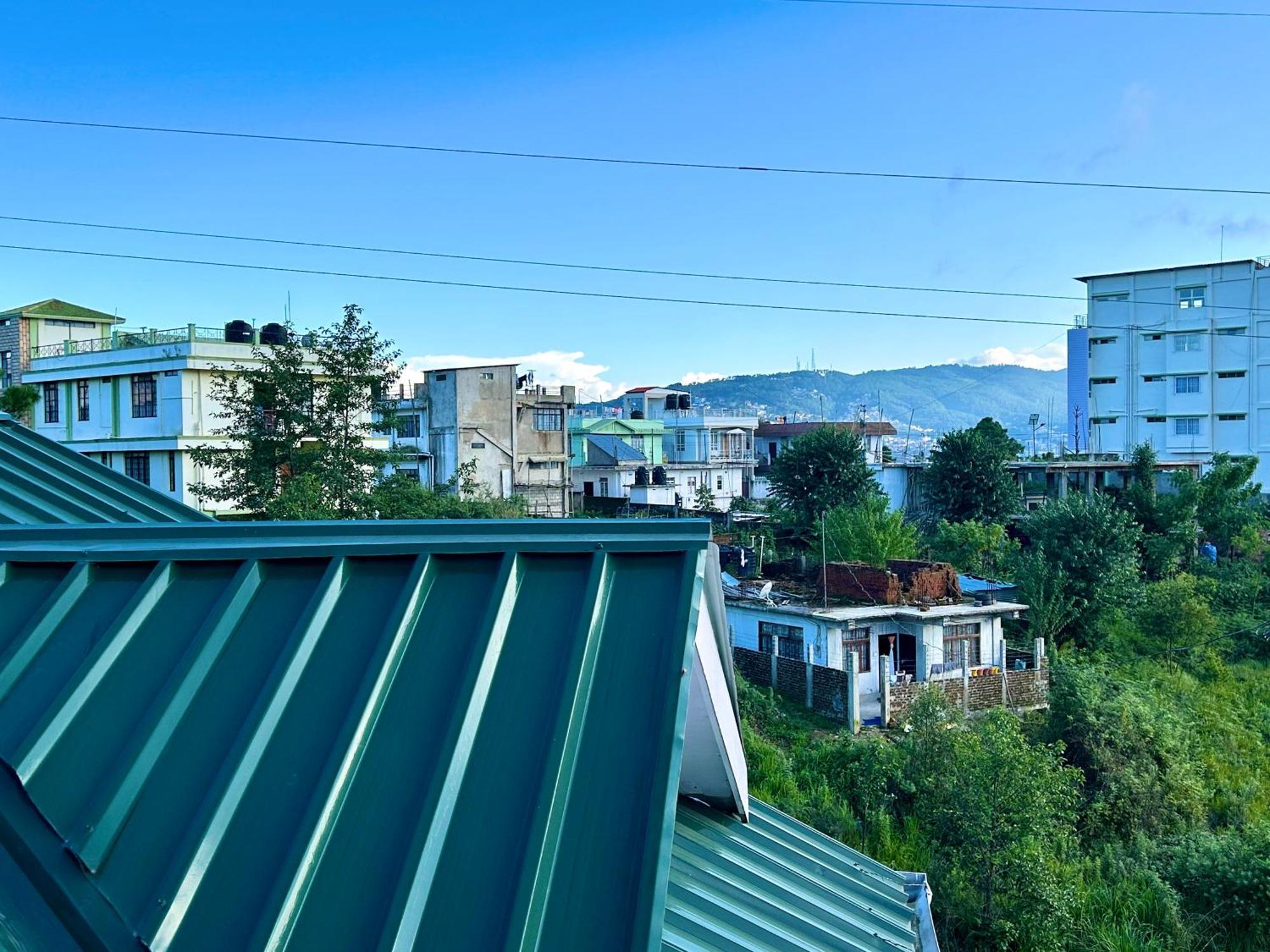 Yepplo Holiday Home - Complimentary Breakfast - 24 Hrs Caretaker & Power Backup 실롱 외부 사진