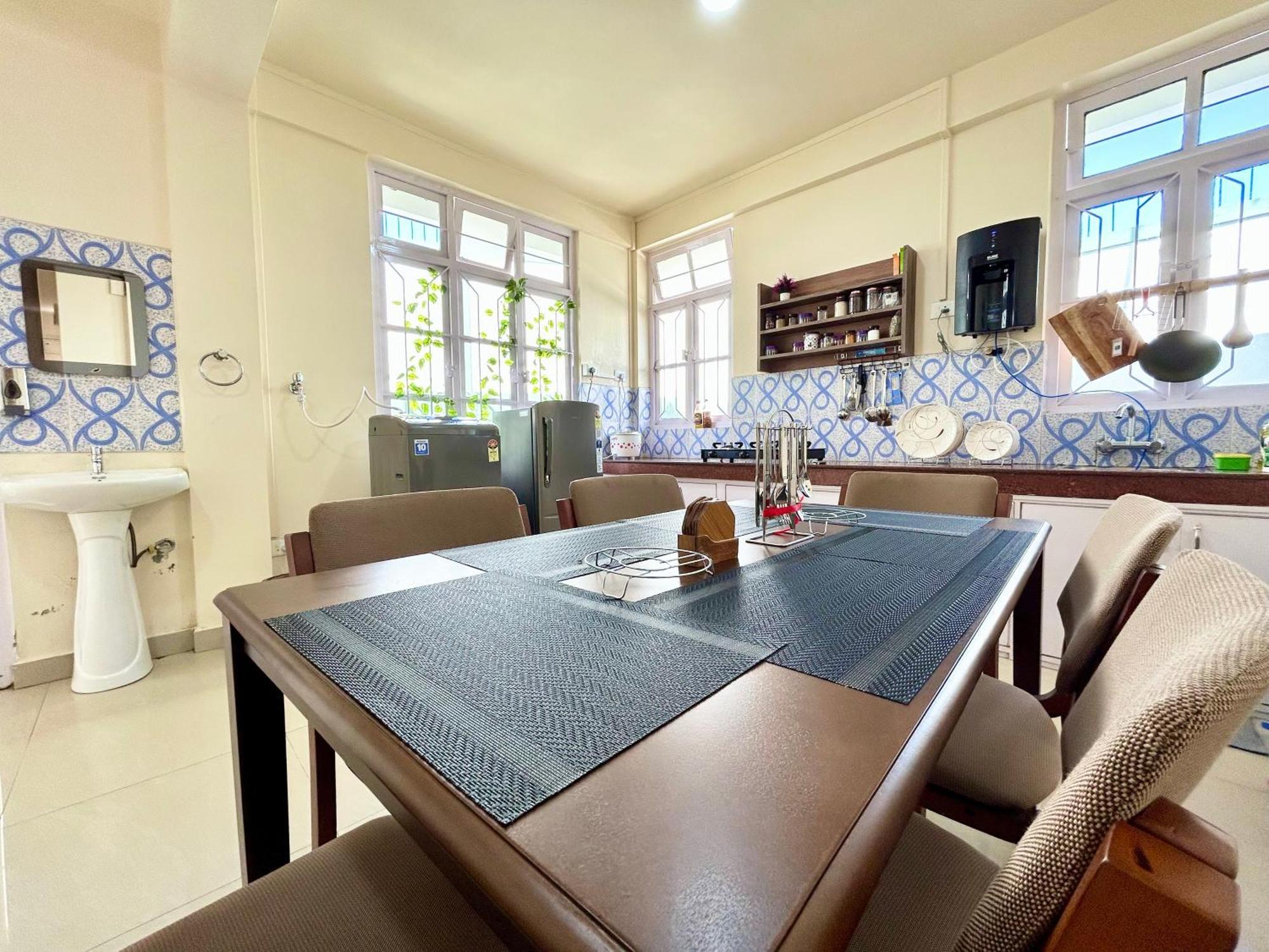 Yepplo Holiday Home - Complimentary Breakfast - 24 Hrs Caretaker & Power Backup 실롱 외부 사진