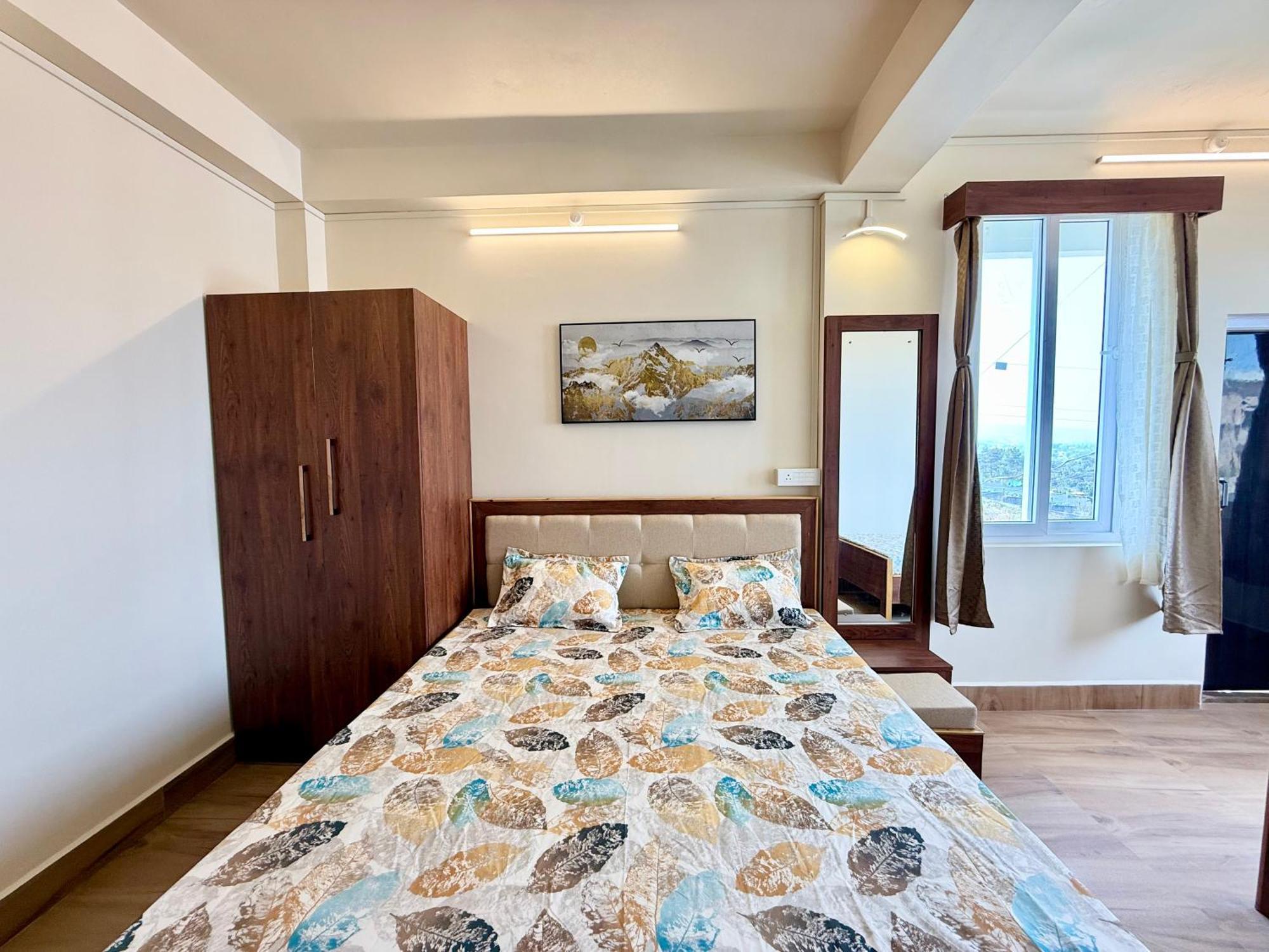 Yepplo Holiday Home - Complimentary Breakfast - 24 Hrs Caretaker & Power Backup 실롱 외부 사진