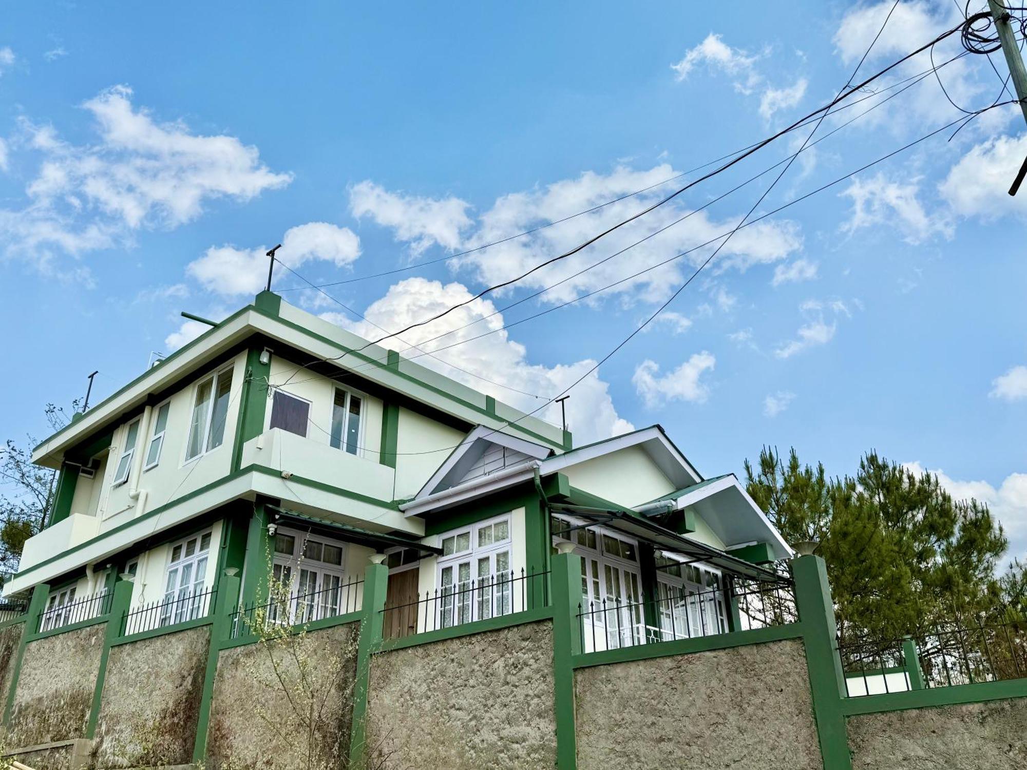 Yepplo Holiday Home - Complimentary Breakfast - 24 Hrs Caretaker & Power Backup 실롱 외부 사진