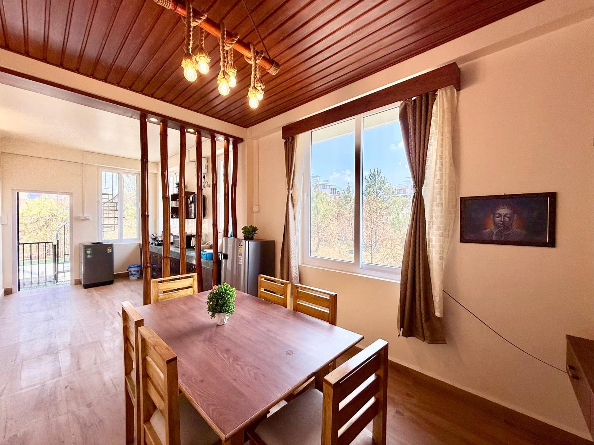 Yepplo Holiday Home - Complimentary Breakfast - 24 Hrs Caretaker & Power Backup 실롱 외부 사진