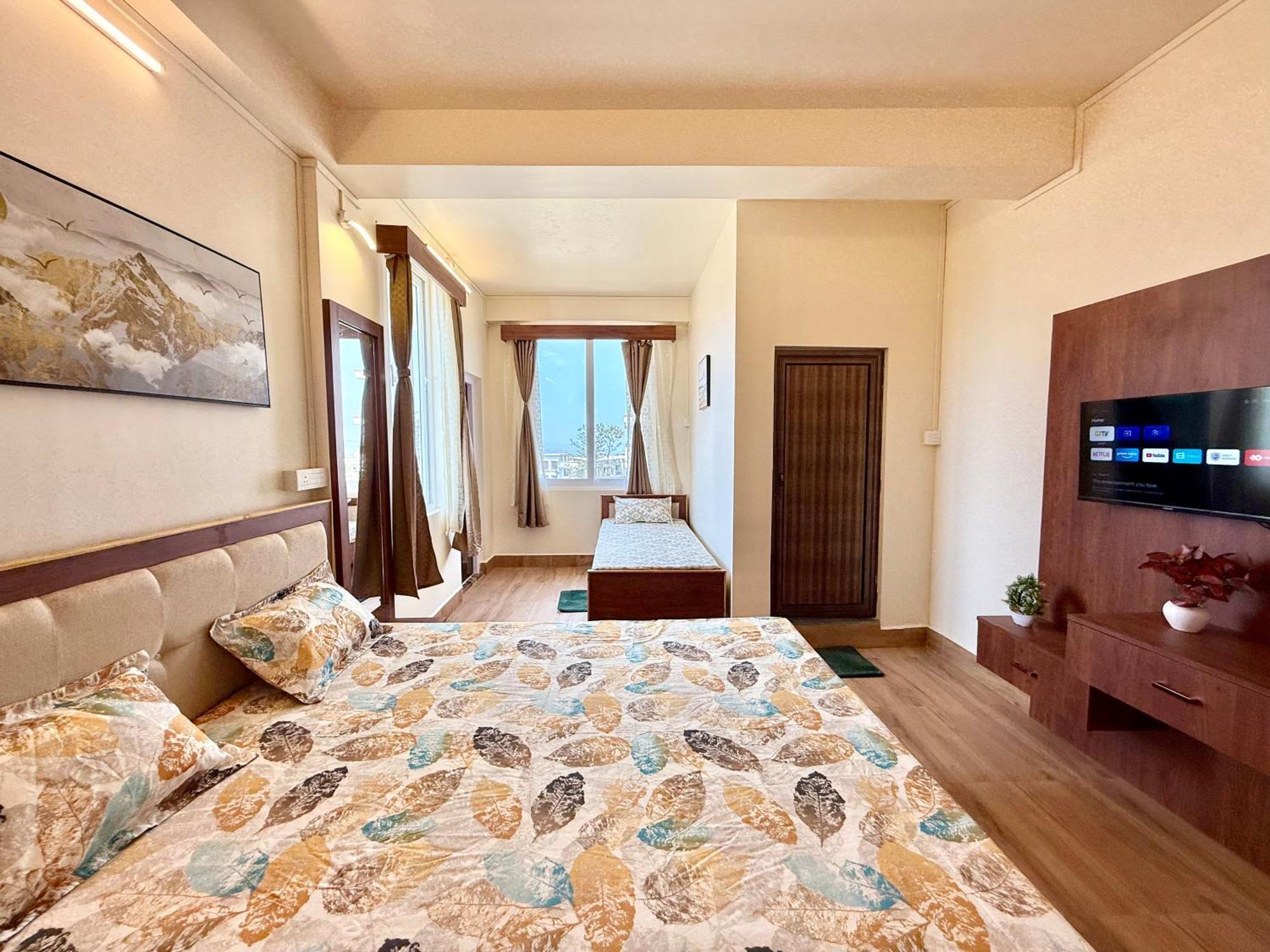 Yepplo Holiday Home - Complimentary Breakfast - 24 Hrs Caretaker & Power Backup 실롱 외부 사진