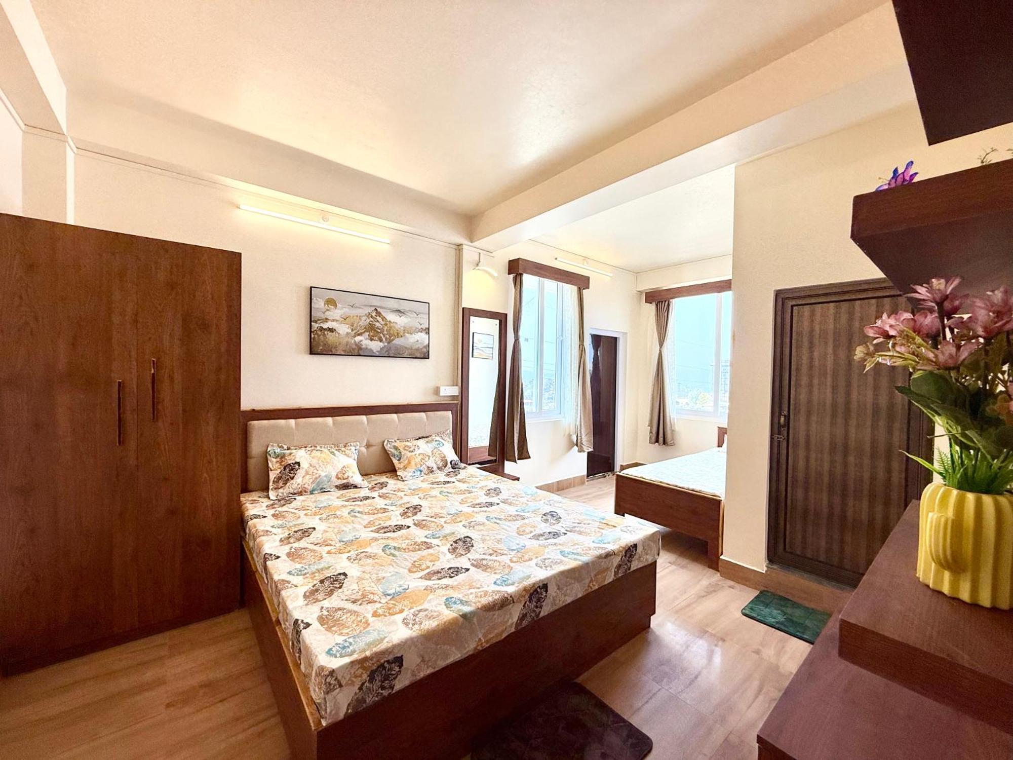Yepplo Holiday Home - Complimentary Breakfast - 24 Hrs Caretaker & Power Backup 실롱 외부 사진