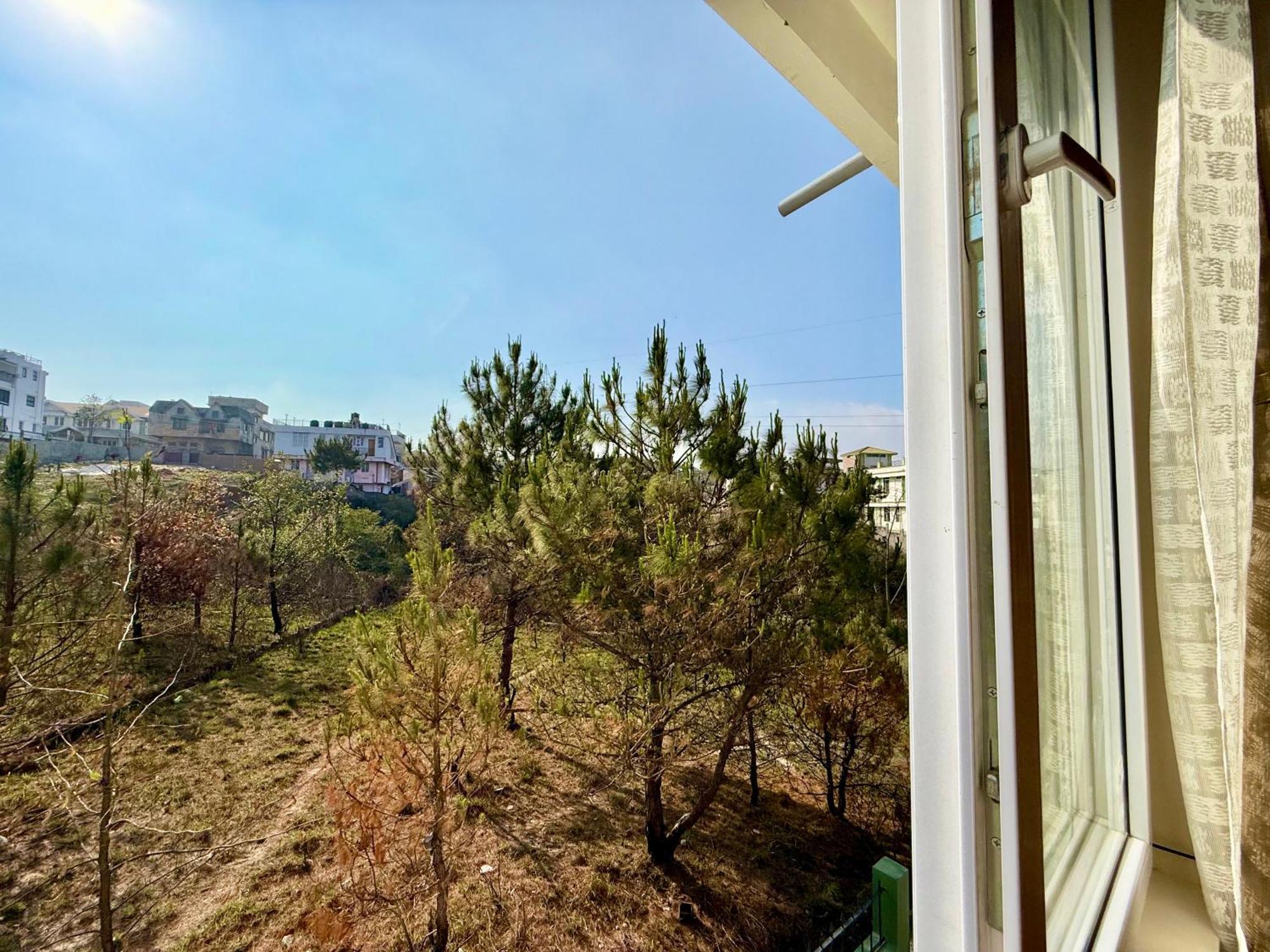 Yepplo Holiday Home - Complimentary Breakfast - 24 Hrs Caretaker & Power Backup 실롱 외부 사진
