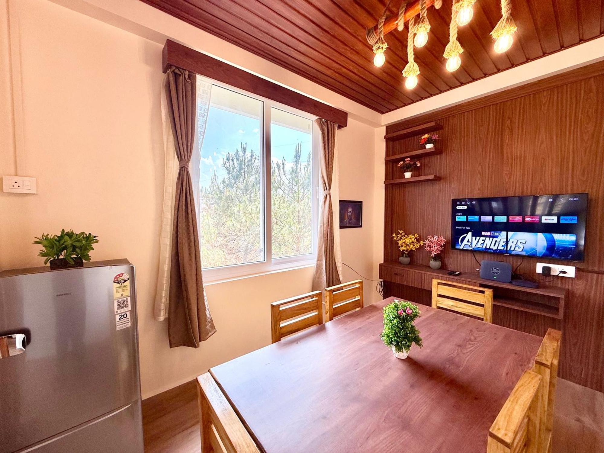 Yepplo Holiday Home - Complimentary Breakfast - 24 Hrs Caretaker & Power Backup 실롱 외부 사진