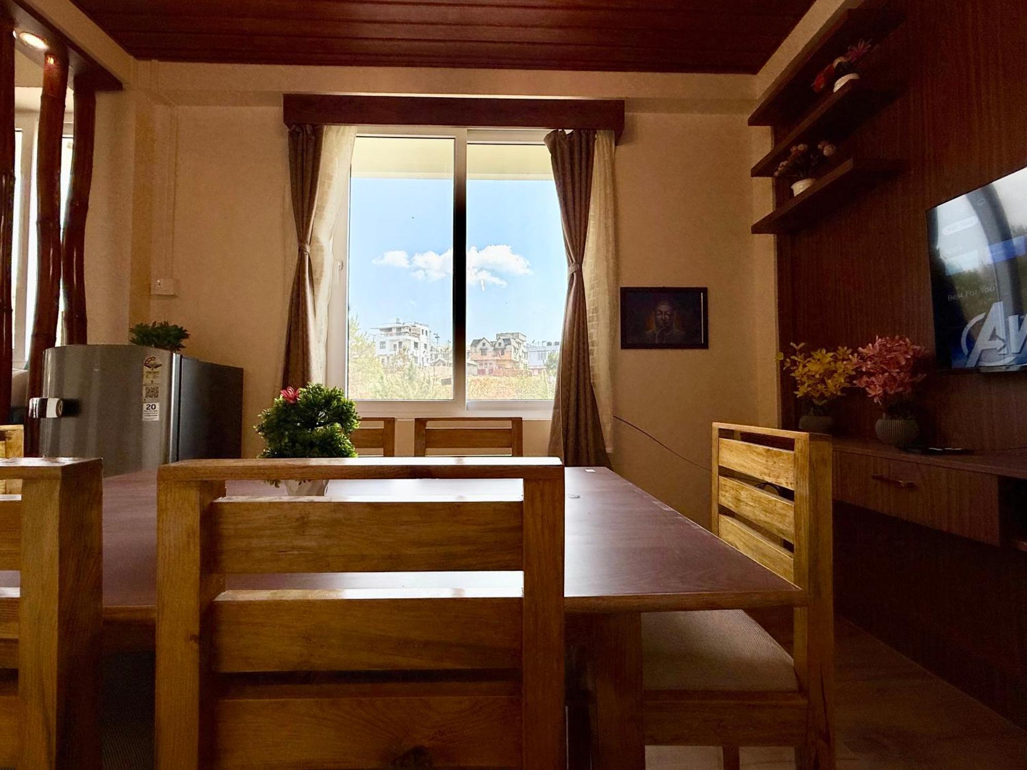 Yepplo Holiday Home - Complimentary Breakfast - 24 Hrs Caretaker & Power Backup 실롱 외부 사진