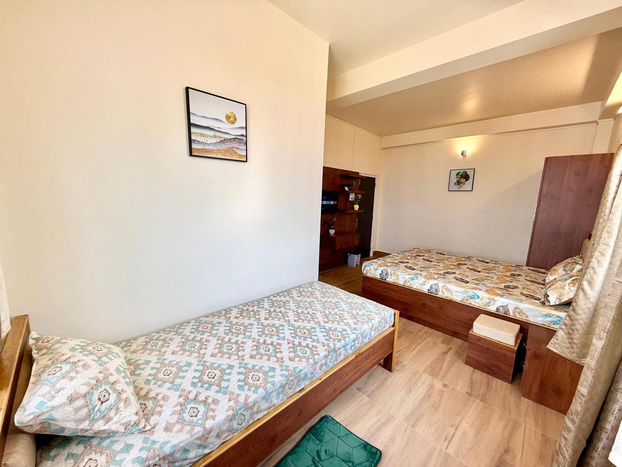 Yepplo Holiday Home - Complimentary Breakfast - 24 Hrs Caretaker & Power Backup 실롱 외부 사진