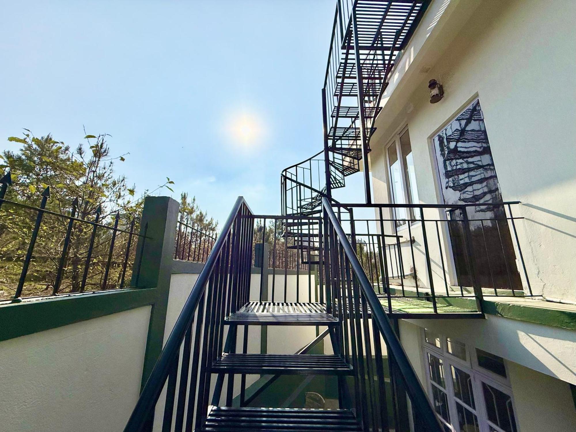 Yepplo Holiday Home - Complimentary Breakfast - 24 Hrs Caretaker & Power Backup 실롱 외부 사진
