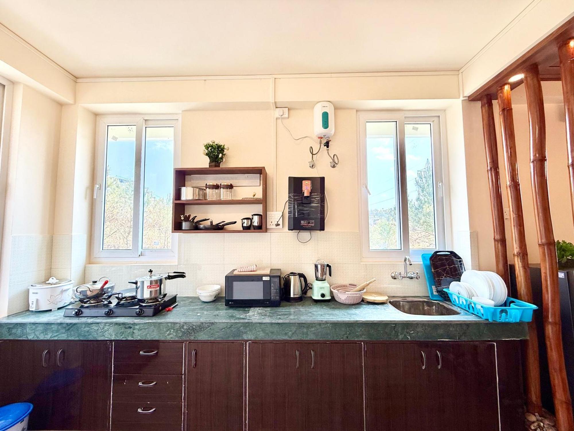 Yepplo Holiday Home - Complimentary Breakfast - 24 Hrs Caretaker & Power Backup 실롱 외부 사진