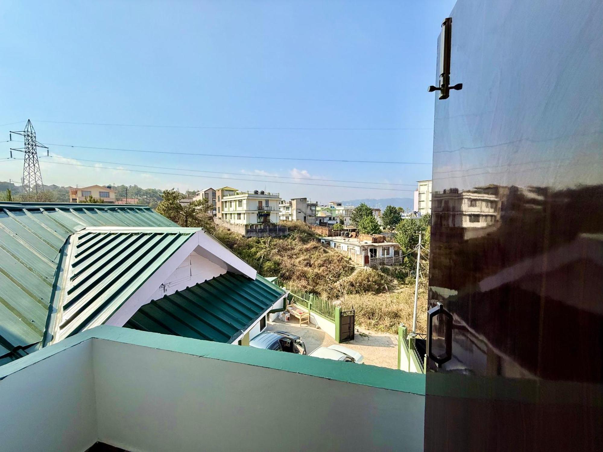 Yepplo Holiday Home - Complimentary Breakfast - 24 Hrs Caretaker & Power Backup 실롱 외부 사진